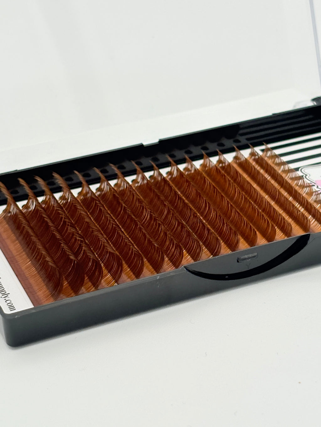 Medium Brown Cashmere Lash Extensions .05 – CC & D Curl Mixed Tray 16 Row
