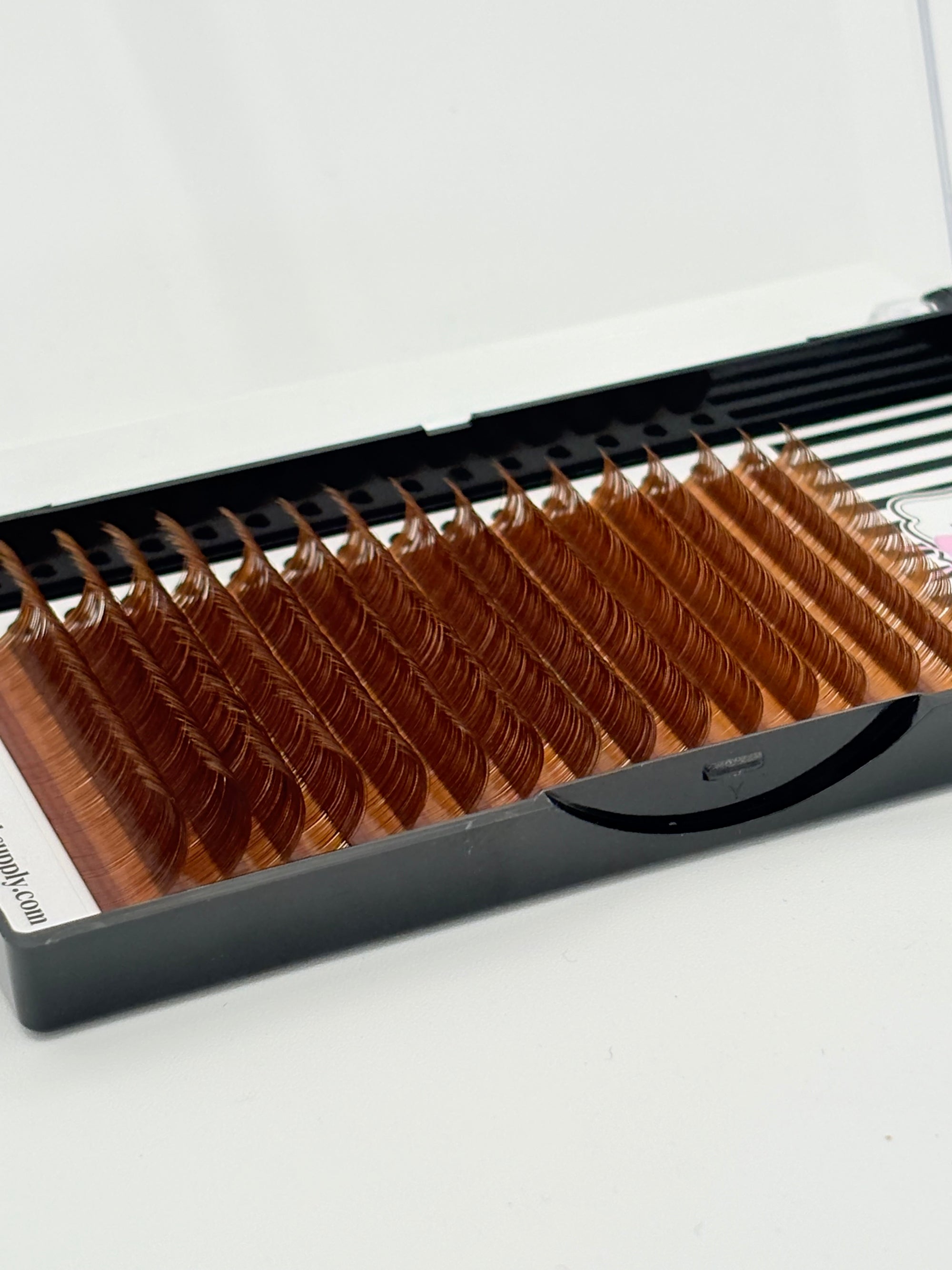 Medium Brown Cashmere Lash Extensions .05 – CC & D Curl Mixed Tray 16 Row